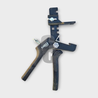 Клещи за нивелираща система с клинчета